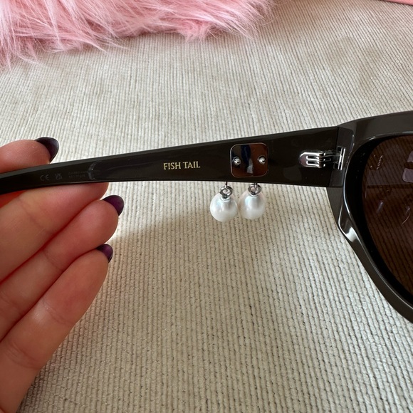 Gentle Monster Jentle Salon Fishtail Brown with Aile.M charm and Dottler charm - Picture 9 of 12